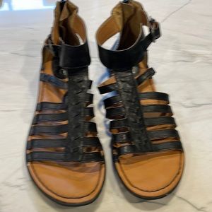 BOC Black and Tan Women's Sandals